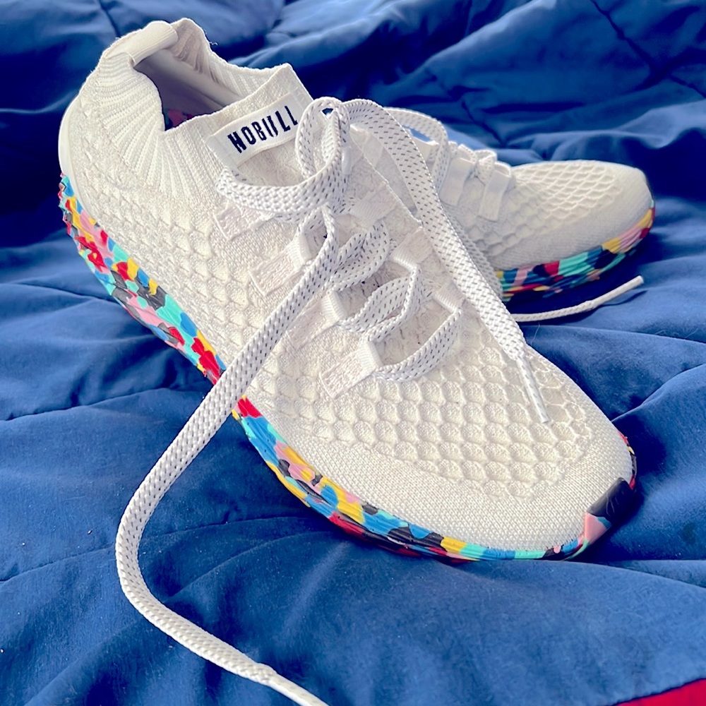 RUNNING SHOES